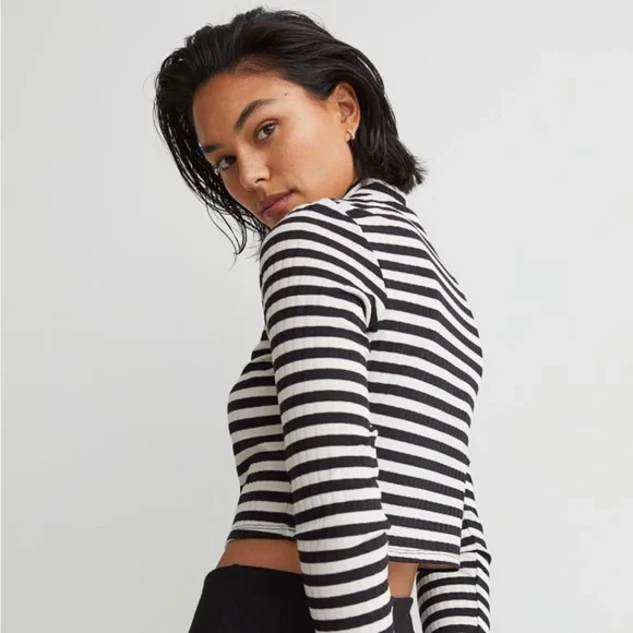 H&M Striped Cropped Mock Neck Top - Picture 4 of 7